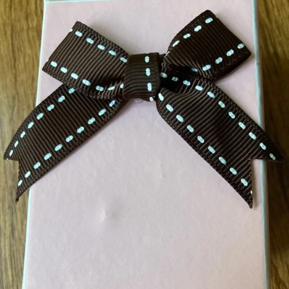 NIB - The Stone Flower cameo earrings - Picture 2 of 5